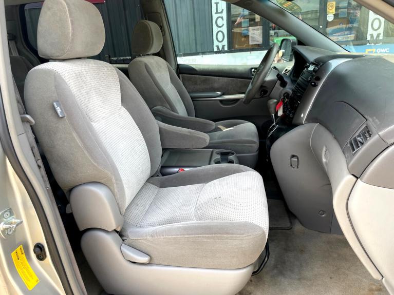 Used 2008 Toyota Sienna LE FWD 8-Passenger Seating for sale $6,990 at zz-AAN Blow Out Auto Sales in Gurnee IL 60031 4